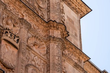 İspanya 'daki Salamanca Üniversitesi' nin antik Plateresk cephesi