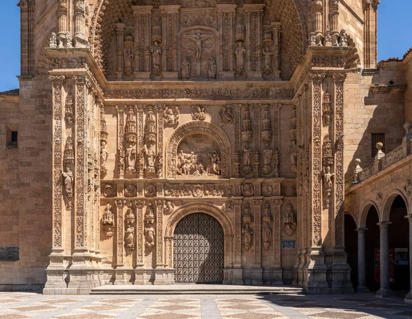 Klášter San Estaban v centru staré Salamanca ve Španělsku — Stock fotografie