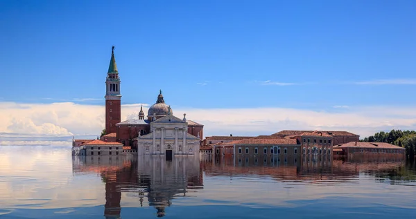 İklim değişikliği gerçekleştikçe Venedik 'te deniz seviyesinin yükselmesi kavramı — Stok fotoğraf