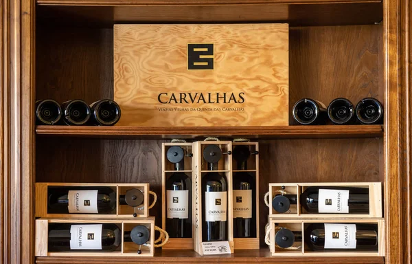 Colección de vinos tintos Carvalhas Vinhas Velhas en exhibición — Foto de Stock