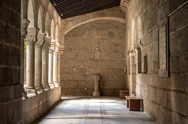 Kloster inne i Alberto Sampaios museum i Guimaraes — Stockfoto
