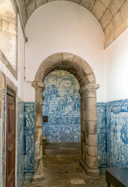 Interior de baldosas de la iglesia Se o catedral en Viseu en Portugal —  Fotos de Stock