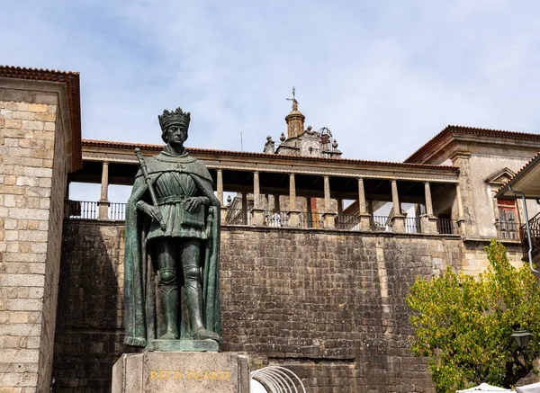 Statue of King Duarte by the cathedral in Viseu, Portugal — Stock Photo, Image