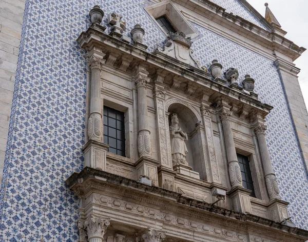 Fasáda kostela Misericordia v Aveiru v Portugalsku — Stock fotografie