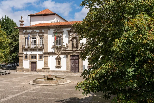 Fachada de la Ciudad o Ayuntamiento de Guimaraes en el norte de Portugal —  Fotos de Stock