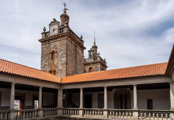 Vnitřní kláštery a věže kostela Se nebo katedrály ve Viseu v Portugalsku — Stock fotografie