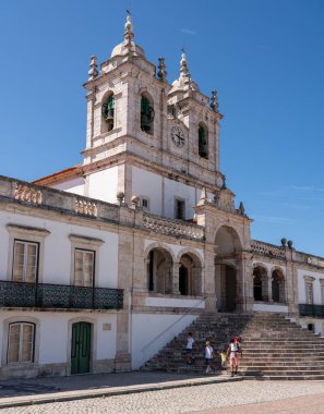 Portekiz 'deki Nazare Meryem Ana' ya giden adımlar.