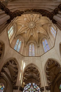 Portekiz 'deki Leiria yakınlarındaki Batalha Manastırı' nın içinde.