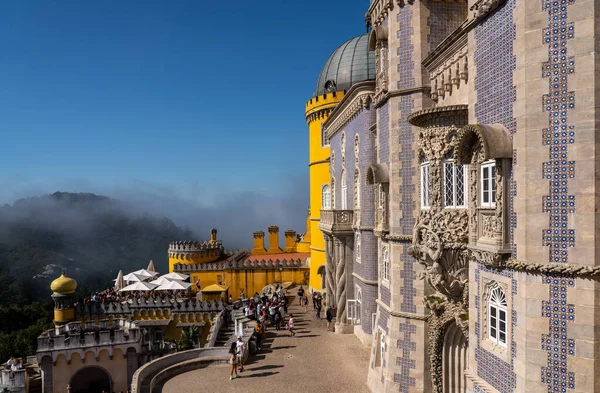 Pena Palace έξω από Sintra είναι ένα πολύχρωμο βασιλικό κτίριο στην Πορτογαλία — Φωτογραφία Αρχείου