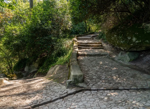 Chemins alternatifs dans les jardins en dehors de Sintra au Portugal — Photo