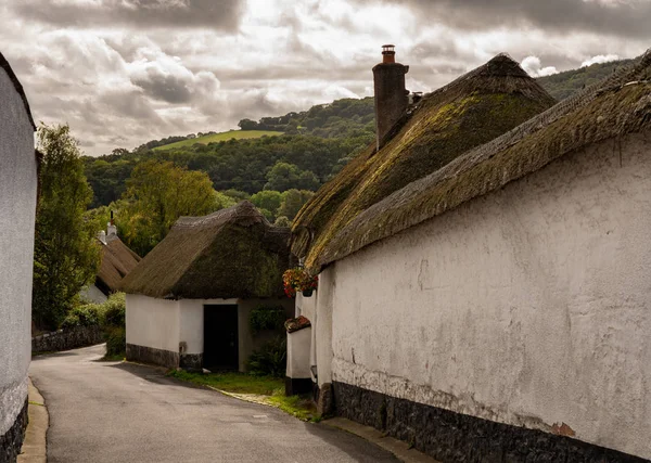Narrow lane in the pretty Devon village of Dunsford Devon — Stock Photo, Image