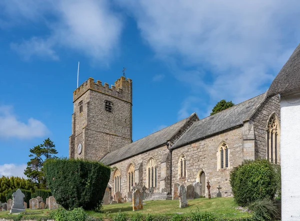 Güzel Devon köyü Dunsford Devon 'daki Aziz Mary Kilisesi — Stok fotoğraf