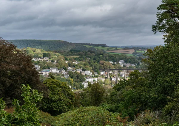 Małe miasteczko Calstock nad rzeką Tamar w Kornwalii — Zdjęcie stockowe