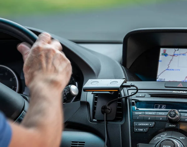 Amazon Echo Auto instalado em um Acura para dar controle de voz Alexa — Fotografia de Stock