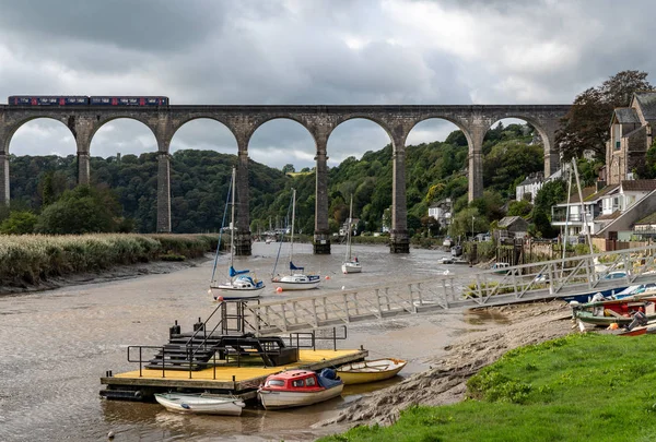 Small town of Calstock on River Tamar in Cornwall — Stock Photo, Image