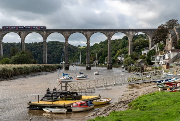 Piccola città di Calstock sul fiume Tamar in Cornovaglia — Foto Stock