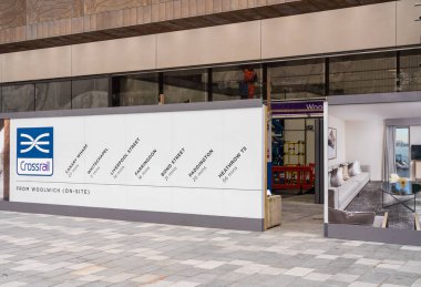 Doğu Londra 'daki Woolwich Crossrail istasyonuna giriş.