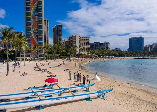 Hilton Hawaiian Village frames the shore in Waikiki Hawaii — Stock Photo, Image