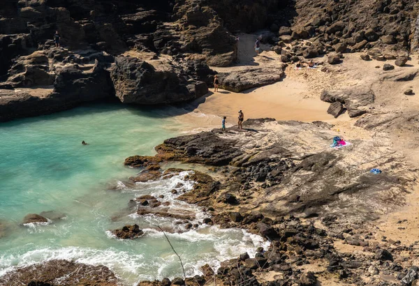 Halona Beach Cove έγινε διάσημη στο Από Εδώ στην Αιωνιότητα ταινία στο Oahu — Φωτογραφία Αρχείου