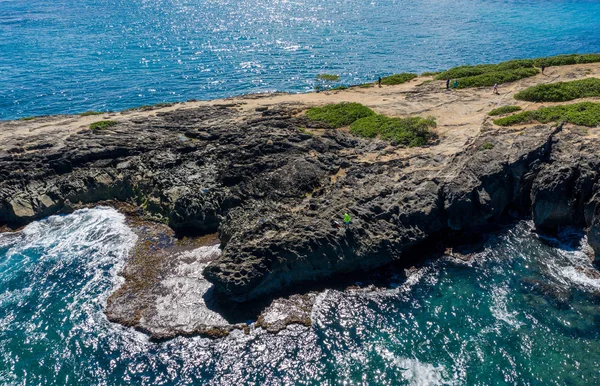 夏威夷瓦胡岛莱角的海水冲撞海岸线 — 图库照片