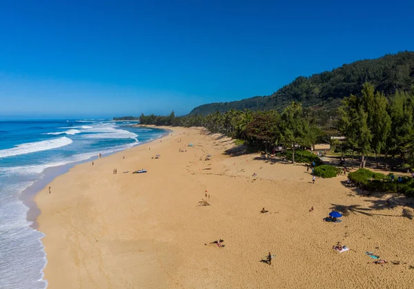 Sandstrand vid Banzai Pipeline stranden på norra stranden av Oahu — Stockfoto