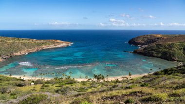 Panoramic view of Hanauma Bay nature preserve on Oahu, Hawaii