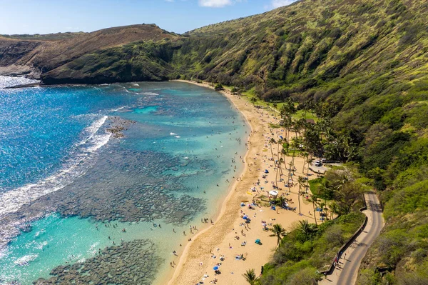 Aerial view of Hanauma Bay nature preserve on Oahu, Hawaii — Stockfoto