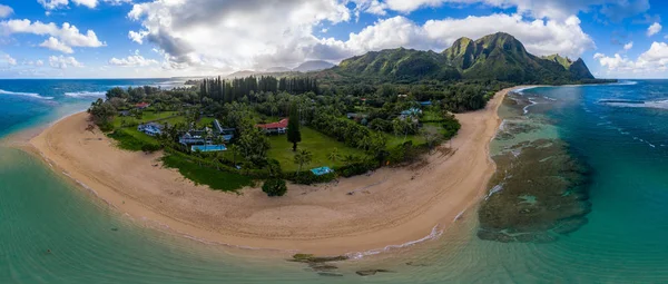 Aerial drone shot of Tunnels Beach on the north shore of Kauai in Hawaii — Stok fotoğraf