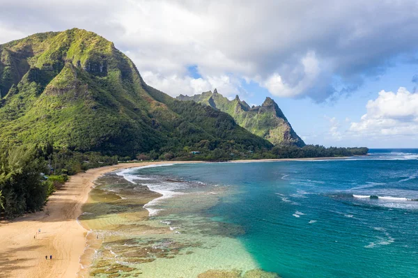 Aerial drone shot of Tunnels Beach on the north shore of Kauai in Hawaii — Stock Photo, Image