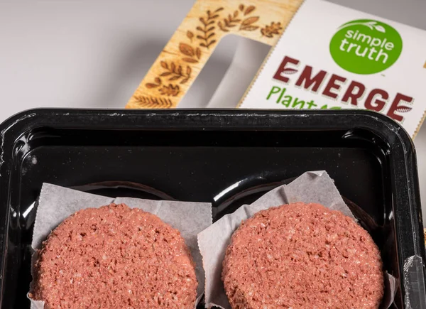 Simple Life Emerge plant based burger in package of two patties — Stock Photo, Image