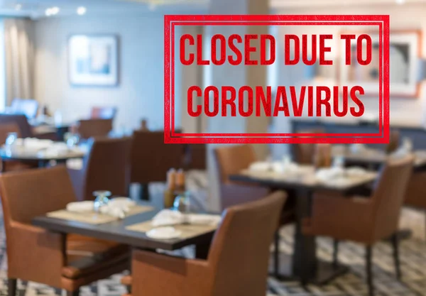 Restaurantul modern cu mese închise din cauza ordinului guvernamental privind coronavirusul — Fotografie, imagine de stoc