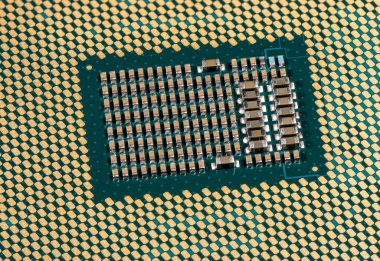 CPU 'nun bileşenleri ve bağlantıları olan modern bir bilgisayardaki makro görüntüsü