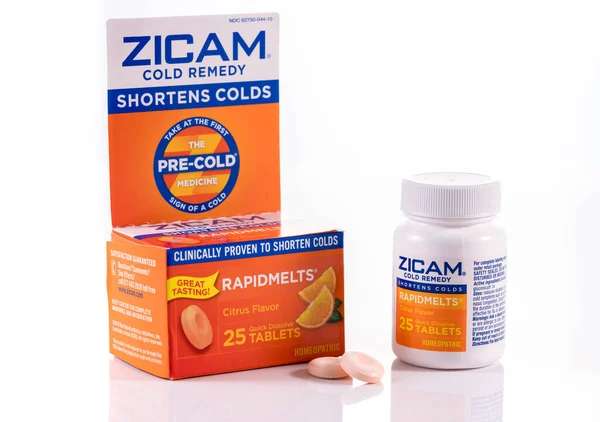 Zicam frasco suplemento remédio frio isolado contra fundo branco — Fotografia de Stock