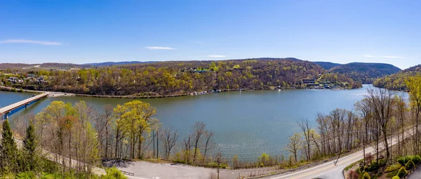 Cores da queda em Cheat Lake em Morgantown West Virginia — Fotografia de Stock