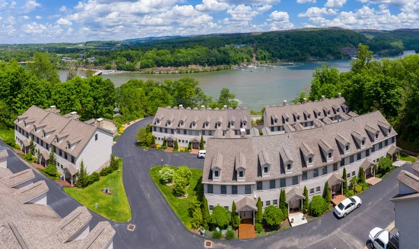 Morgantown 'daki Hileci Gölü' nün yakınındaki şehir merkezi. Batı Virginia. — Stok fotoğraf