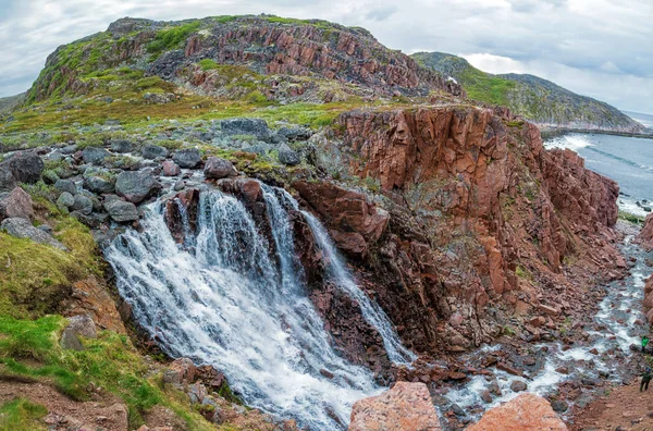 Barents kıyı şelale 