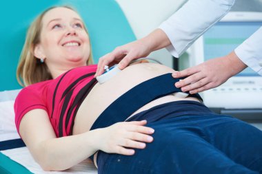 Gebelik bakımı. cardiotocography fetal kalp atışı muayene