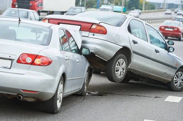 Autounfall auf Straße — Stockfoto