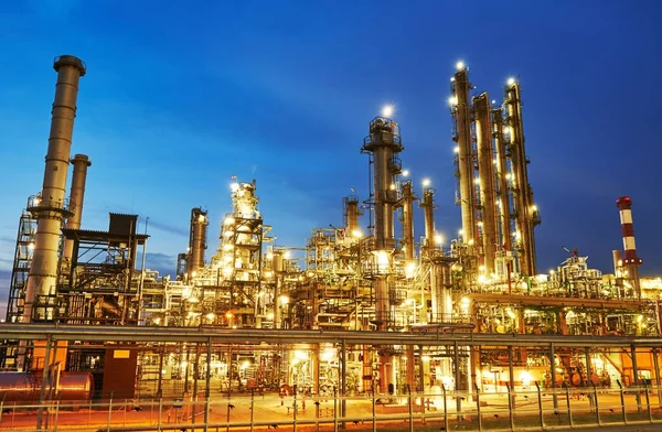Oil refinery plant or factory — Stock Photo, Image