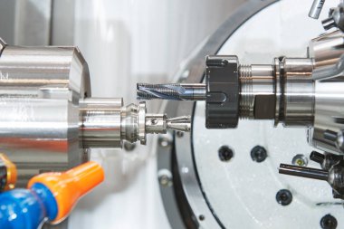 CNC değirmen kesicisi tarafından endüstriyel metalcilik kesme işlemi