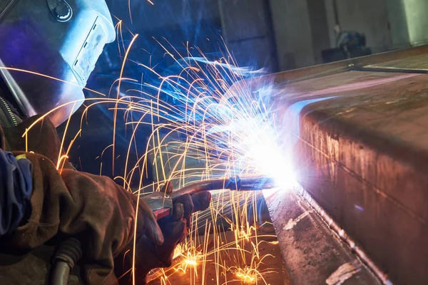 Trabajos de soldadura por arco industrial — Foto de Stock