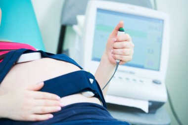 Gebelik bakımı. cardiotocography fetal kalp atışı muayene