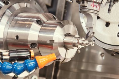 CNC değirmen kesicisi tarafından endüstriyel metalcilik kesme işlemi