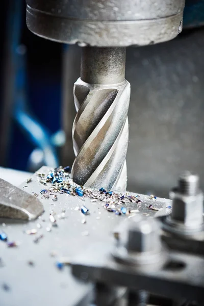 Industrial metalworking cutting process by milling cutter — Stock Photo, Image