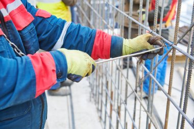 Beton takviye. Metal çubuklar ile tel örgü Oluşturucu