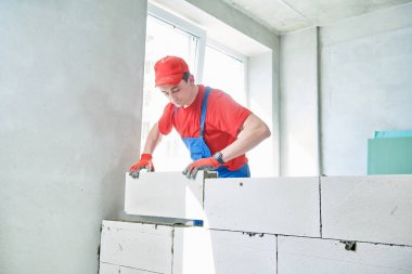 Çimento üreticisi ile autoclaved çalışan beton bloklar gazlı. Duvar örme