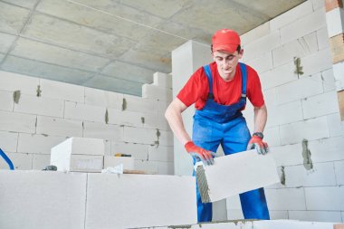 Çimento üreticisi ile autoclaved çalışan beton bloklar gazlı. Duvar örme