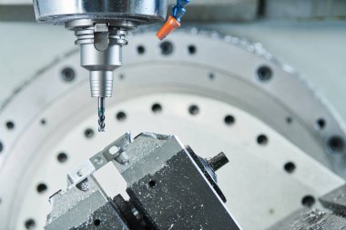 Freze CNC Makinası. Endüstriyel metal işleme kesim işlemi tarafından kesici