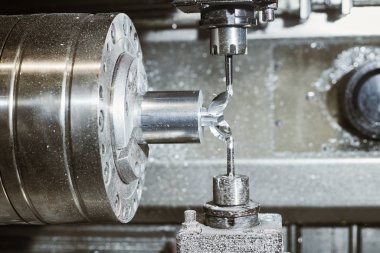 metal iş sektöründe cnc makine dönüm. Multitool hassas üretim ve işleme