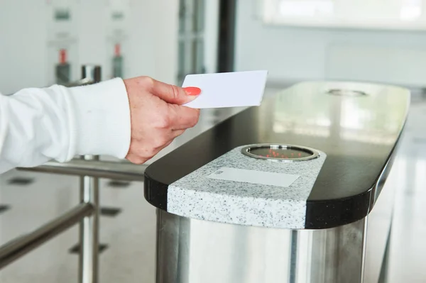 Using electronic card key for access through turnstile — Stock Photo, Image